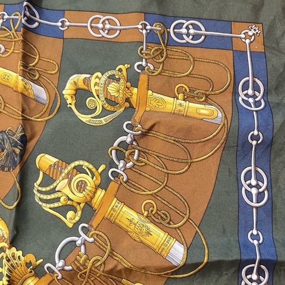 HERMES 100% Silk Scarf Carre 45 Cliquetis w box - Picture 5 of 6